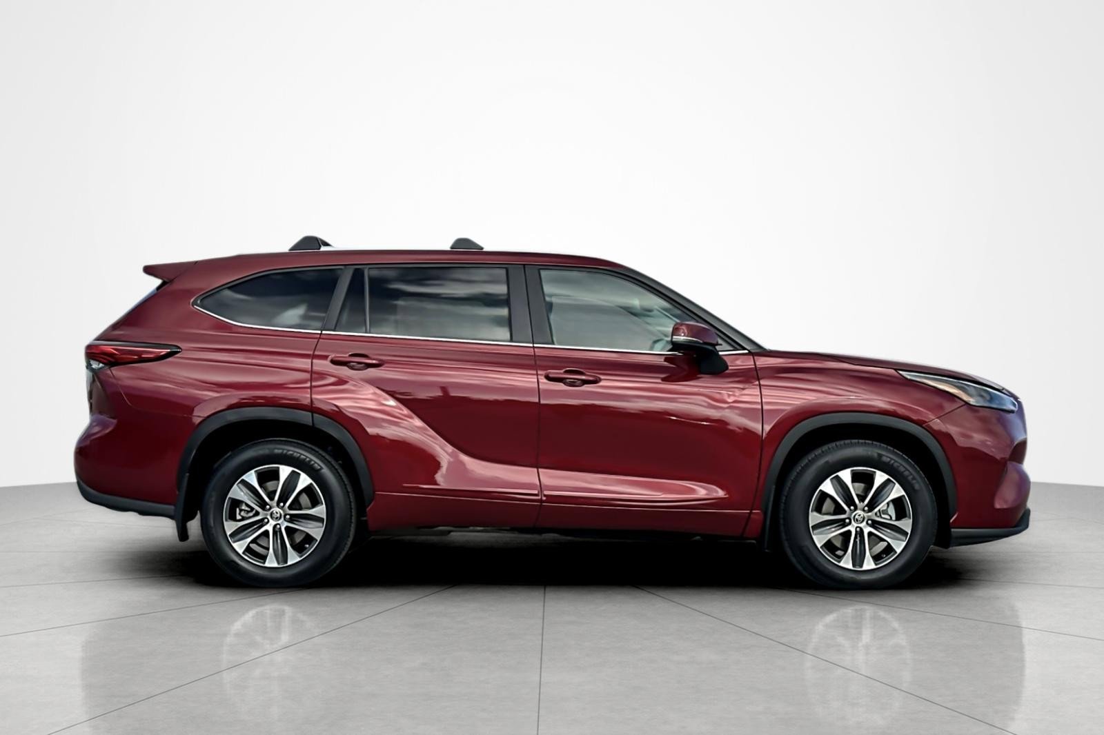 Used 2023 Toyota Highlander XLE image 6