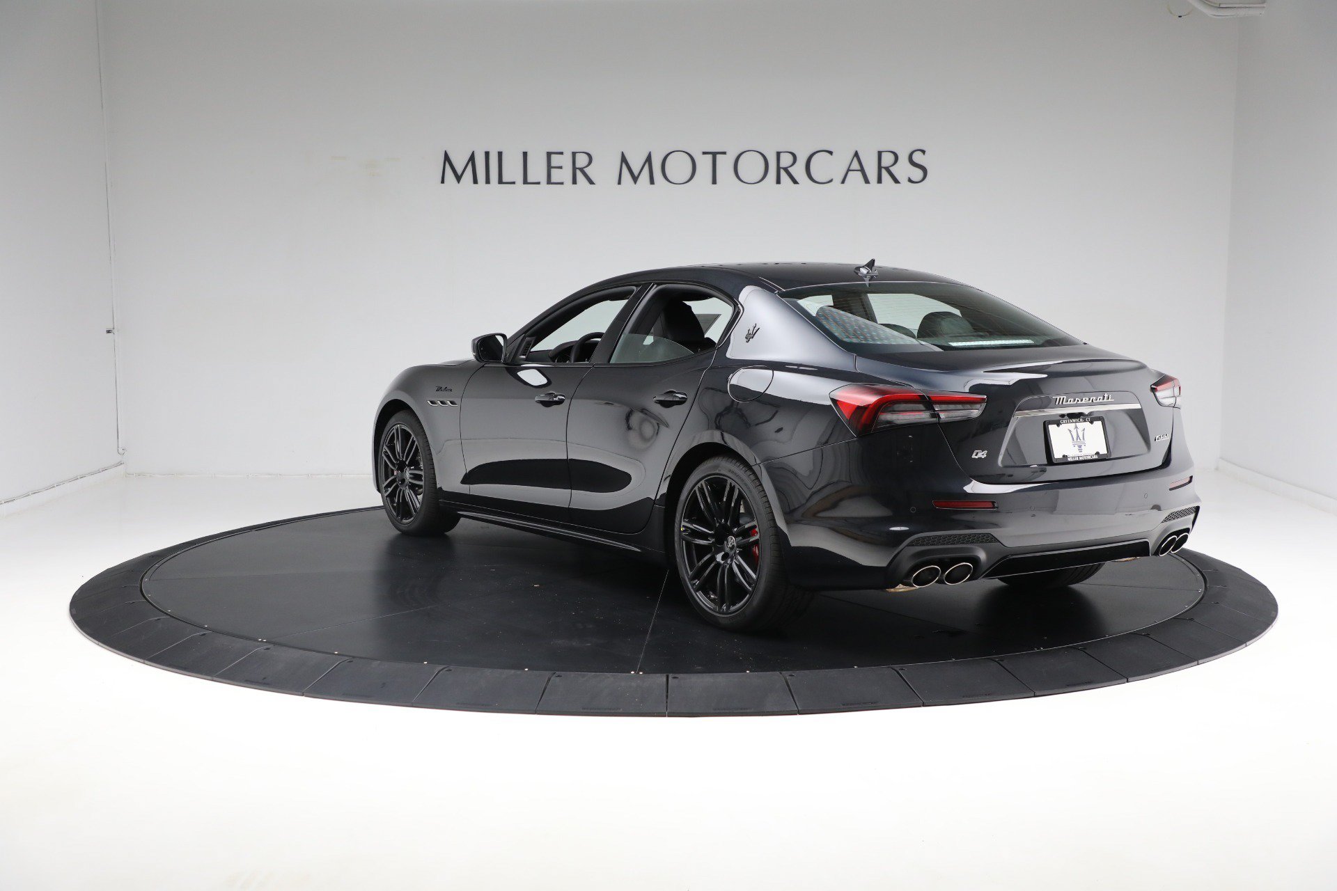 Certified 2024 Maserati Ghibli Modena Q4 AWD/4WD image 10
