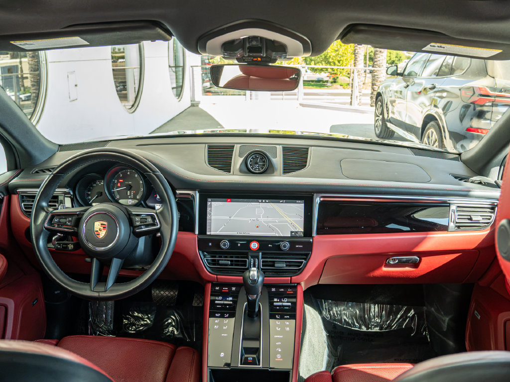 Certified 2023 Porsche Macan AWD/4WD image 19