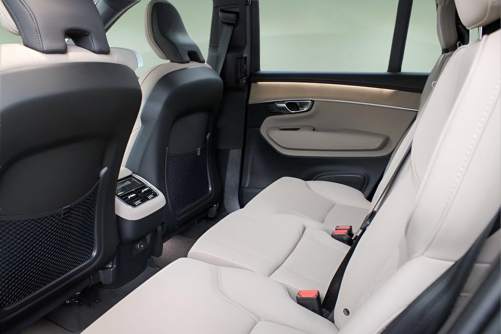 Certified 2026 Volvo XC90 B6 Plus w/ Protection Package Premier AWD/4WD image 12