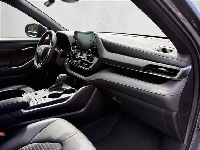 Used 2021 Toyota Highlander XSE FWD image 22