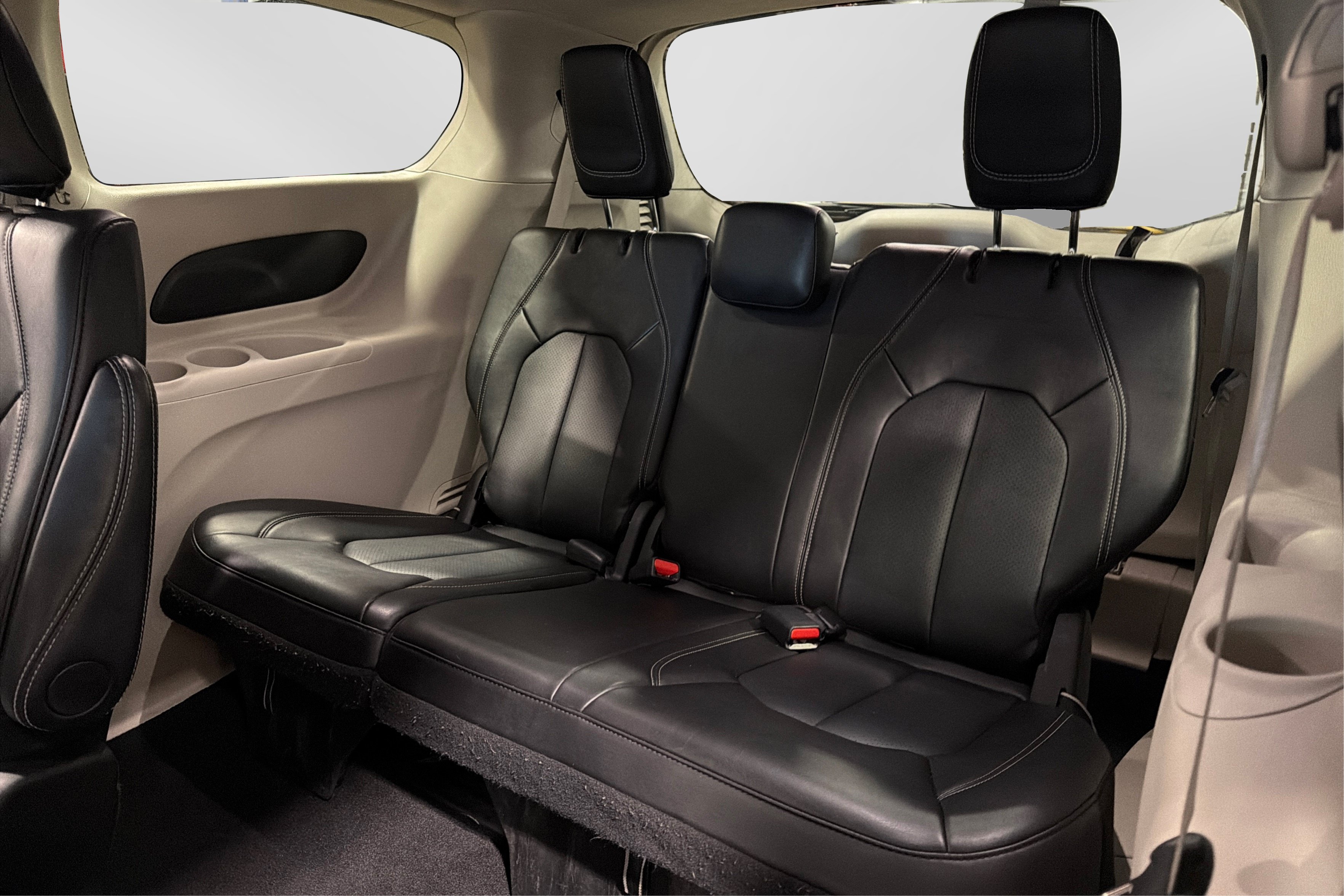 Used 2024 Chrysler Pacifica Touring-L FWD image 44