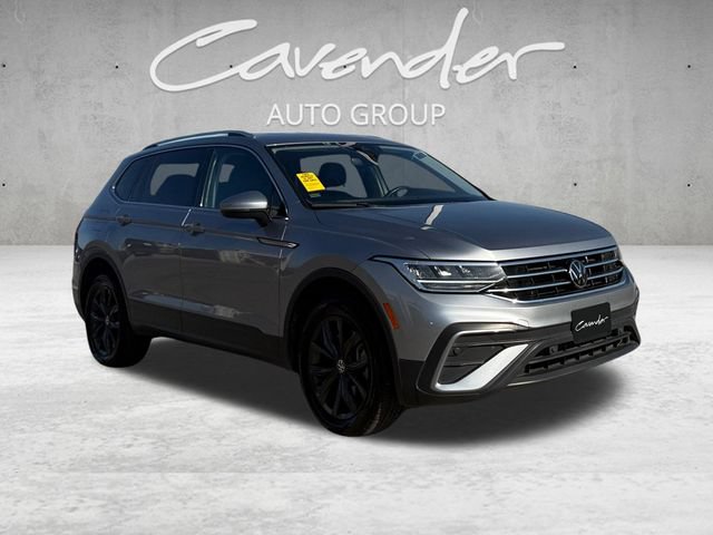Used 2024 Volkswagen Tiguan SE AWD/4WD image 2