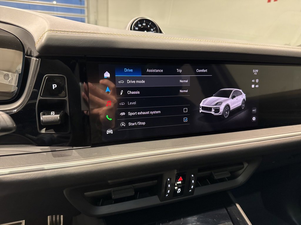 Used 2025 Porsche Cayenne GTS image 21