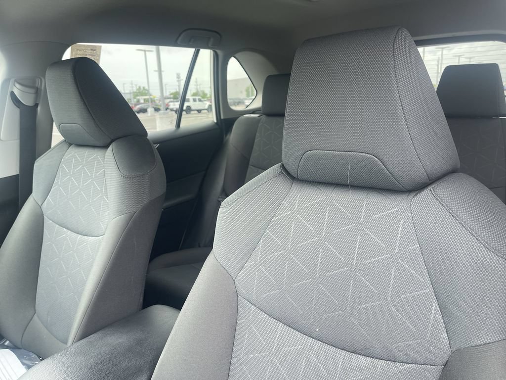 Used 2025 Toyota RAV4 XLE FWD image 16