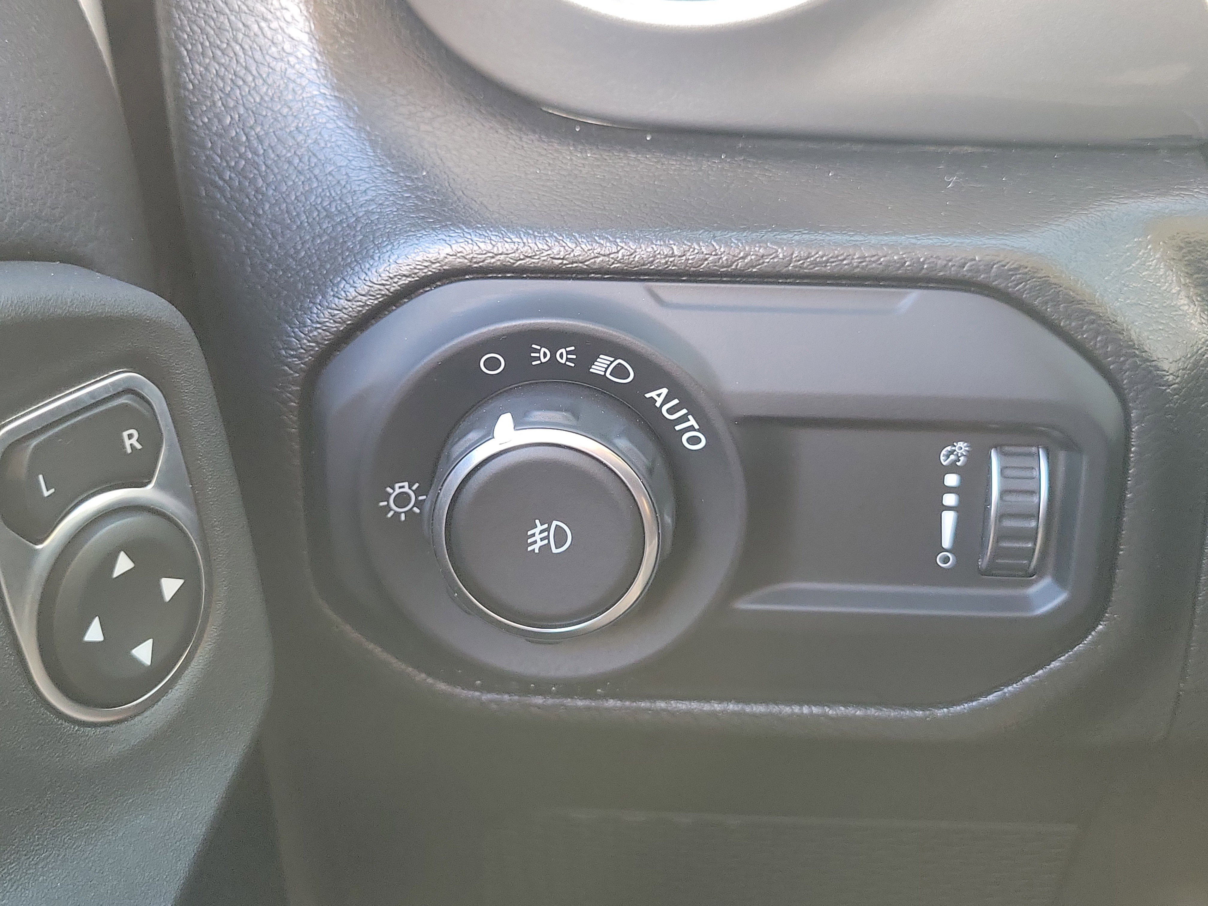 Used 2023 Jeep Wrangler Sahara image 26