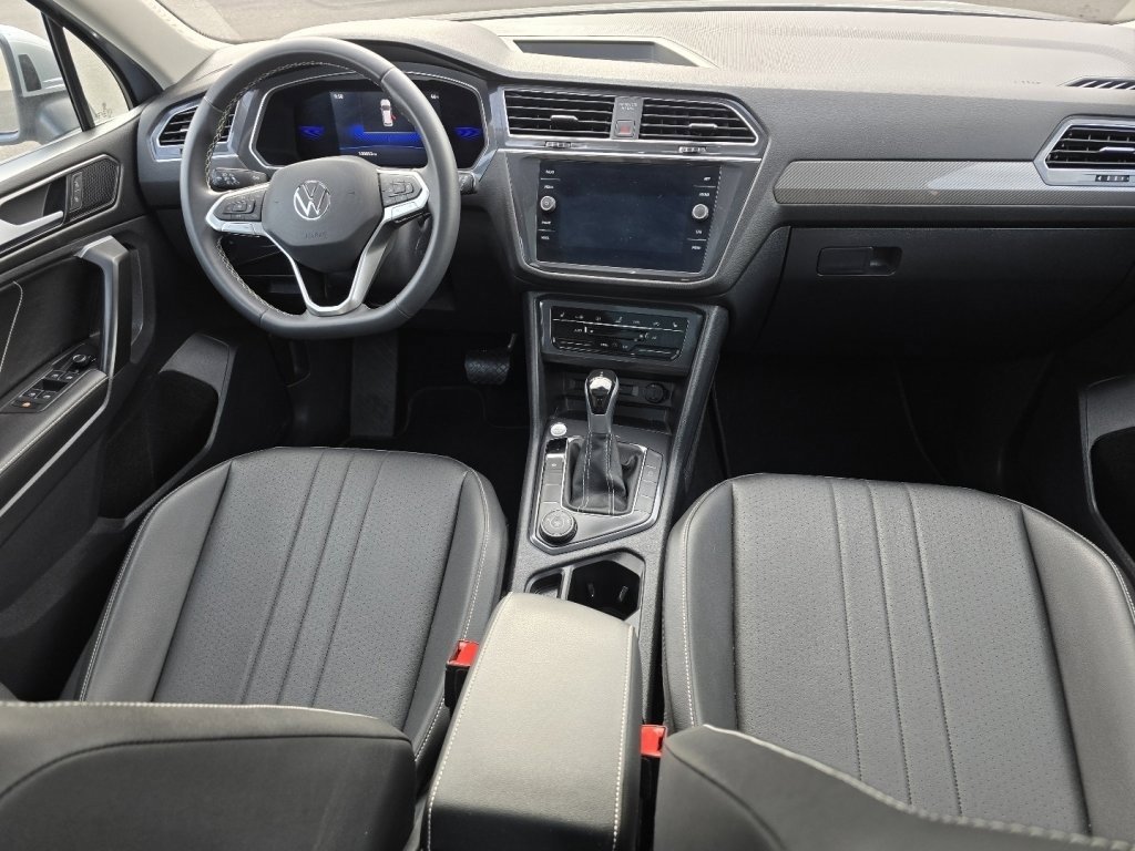 Used 2023 Volkswagen Tiguan SE image 18