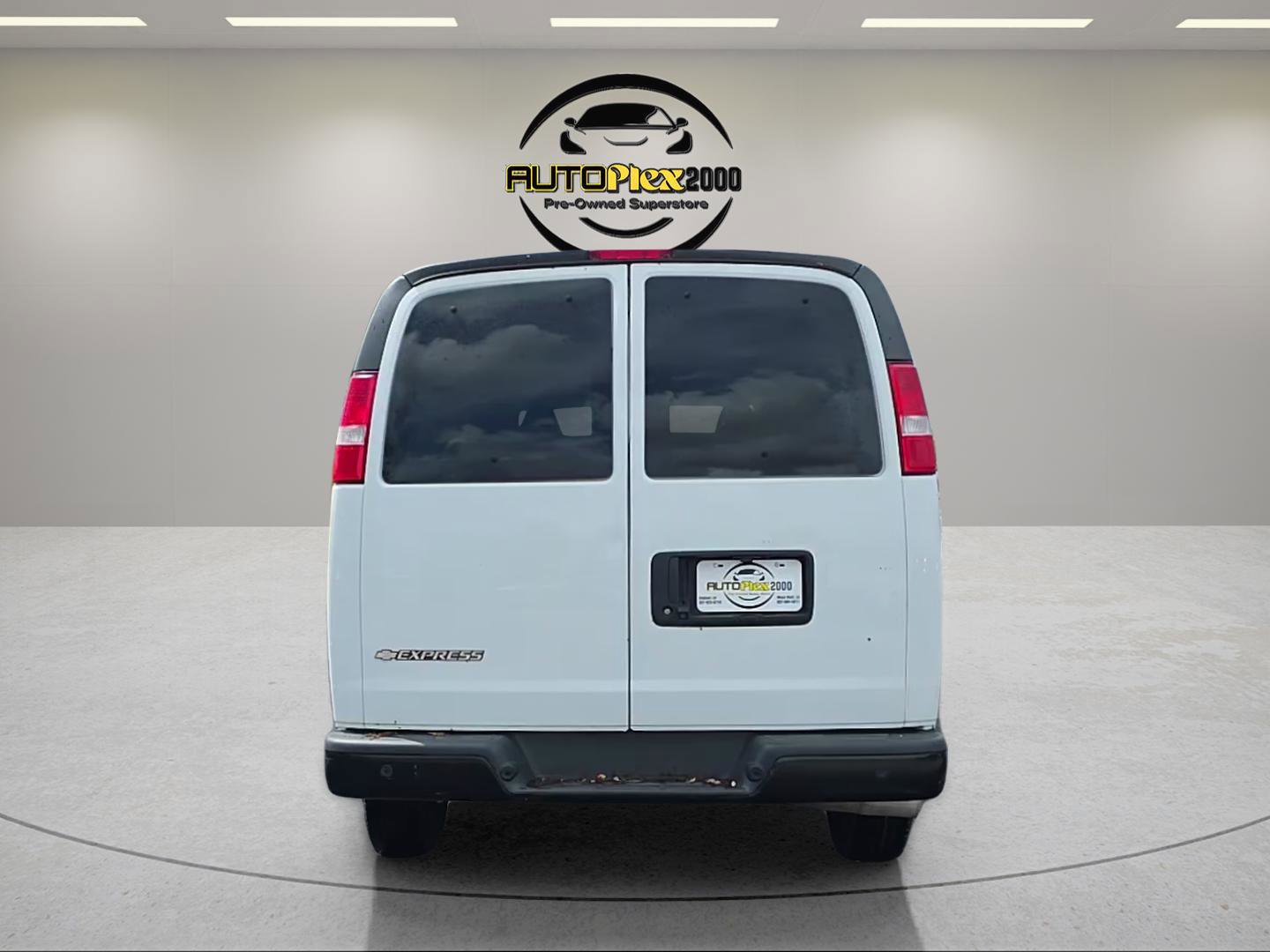 Used 2020 Chevrolet Express 3500 LS RWD image 6