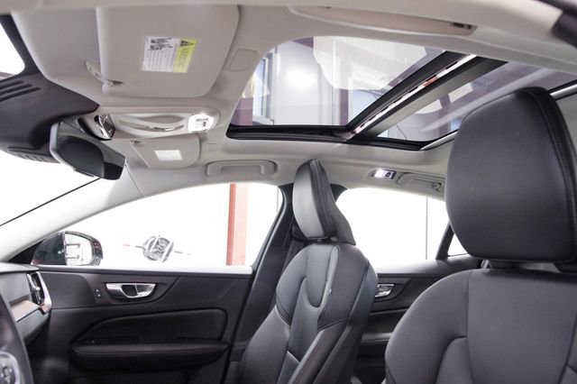 Used 2022 Volvo S60 B5 Momentum w/ Advanced Package image 35