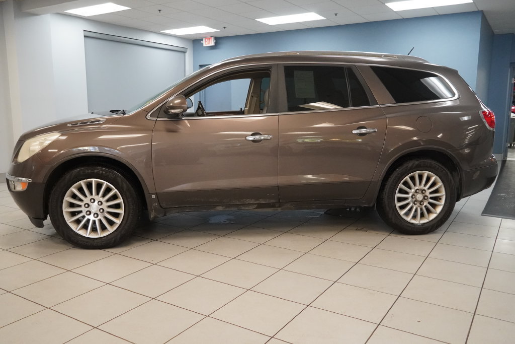Used 2008 Buick Enclave CXL w/ Entertainment Package #3 FWD image 2