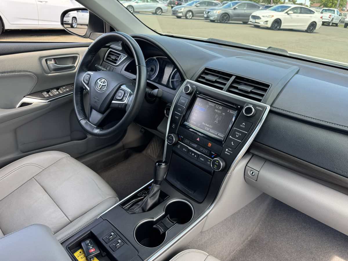 Used 2017 Toyota Camry XLE w/ Convenience Package FWD image 14