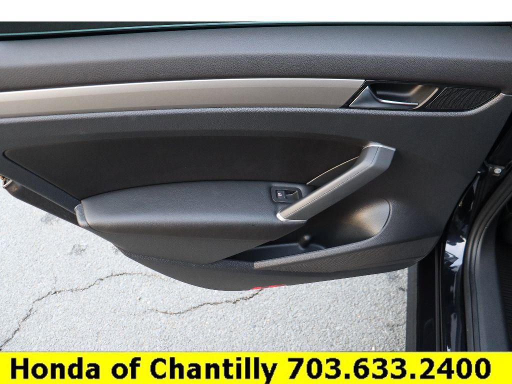 Used 2020 Volkswagen Passat 2.0T SE w/ Sunroof Package image 27