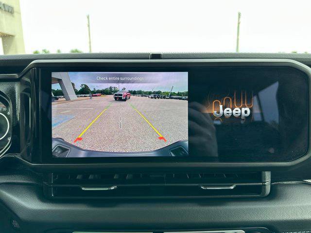 Certified 2025 Jeep Gladiator Overland AWD/4WD image 16