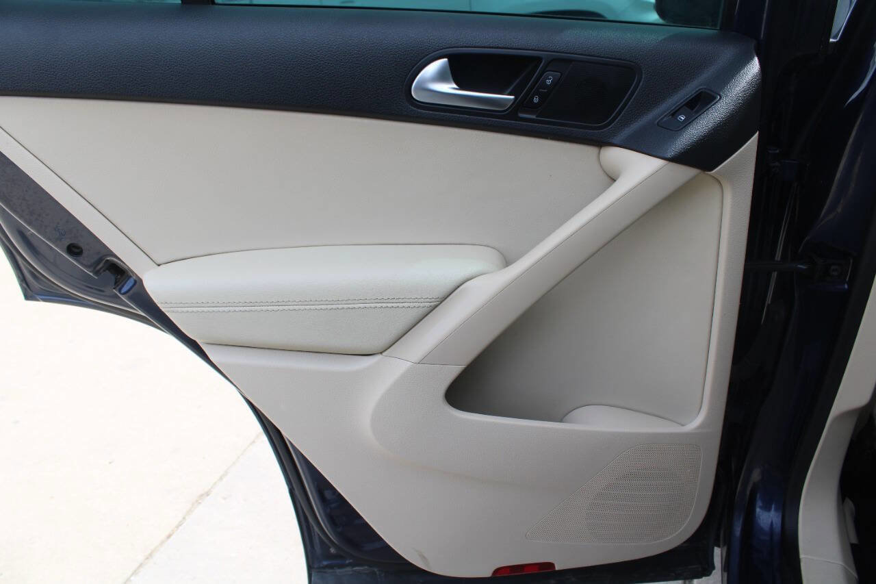 Used 2015 Volkswagen Tiguan SE image 9