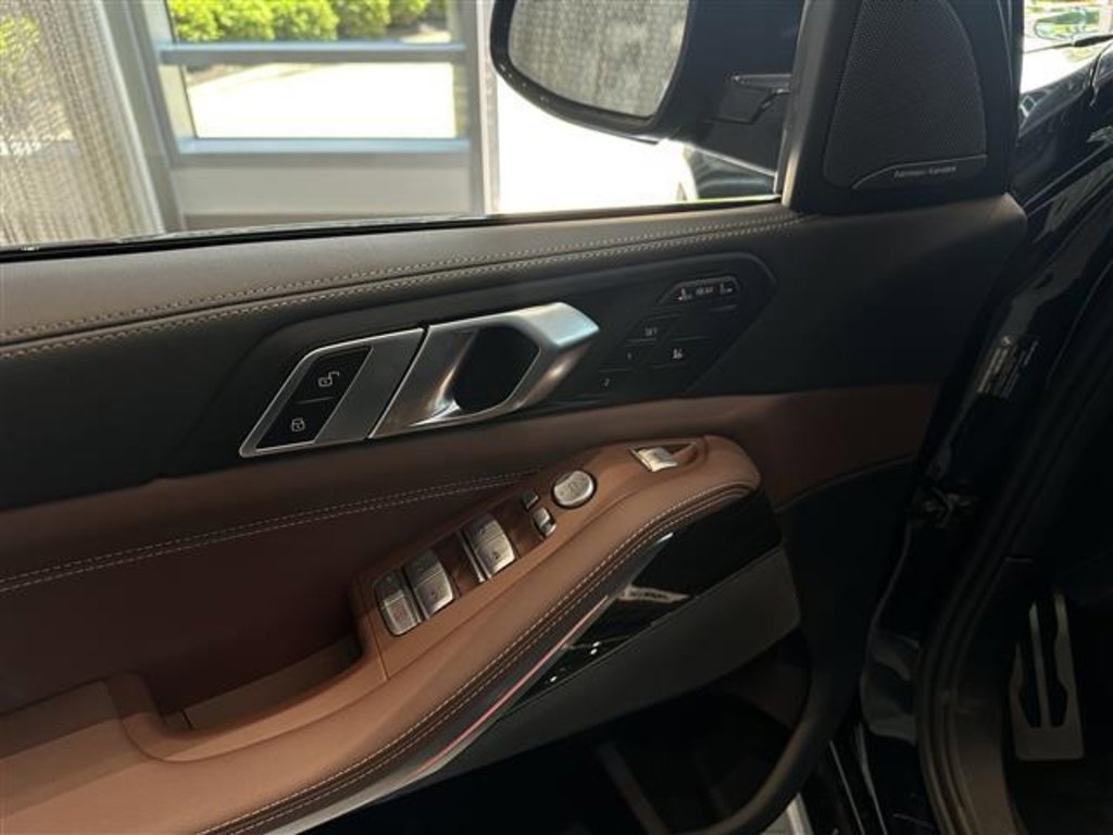 New 2025 BMW X7 M60i image 12