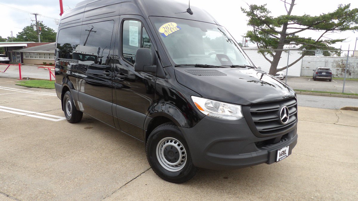 Used 2025 Mercedes-Benz Sprinter 2500 image 1