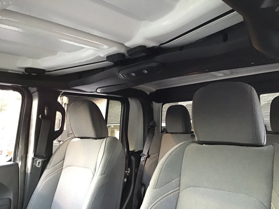 Used 2025 Jeep Gladiator Sport image 21