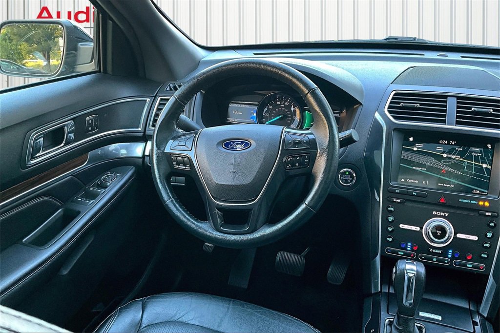 Used 2019 Ford Explorer Limited w/ Class III Trailer Tow Package image 8