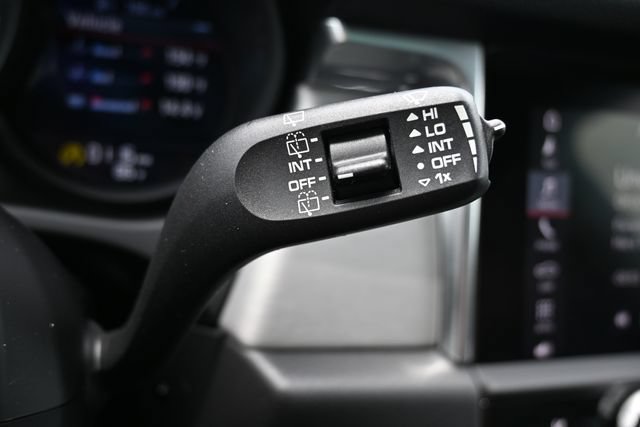Used 2026 Porsche Macan AWD/4WD image 35