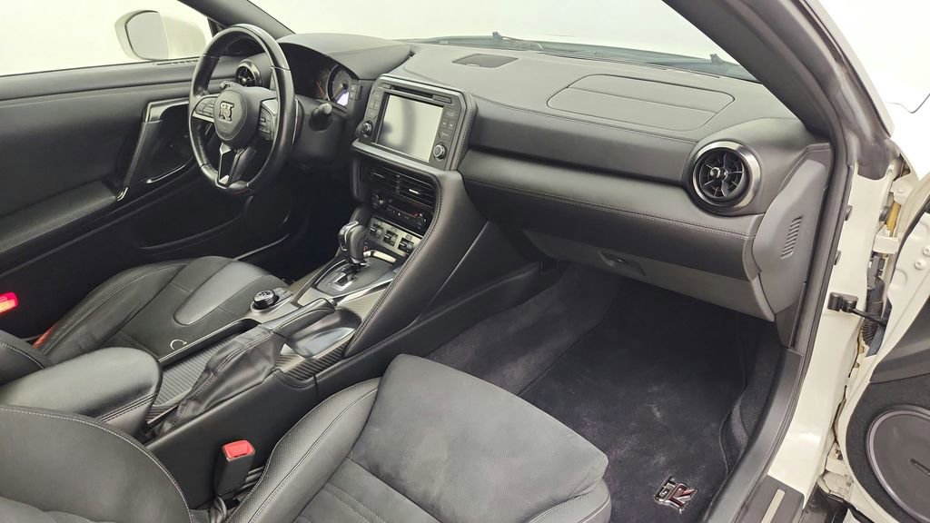 Used 2018 Nissan GT-R Premium AWD/4WD image 26