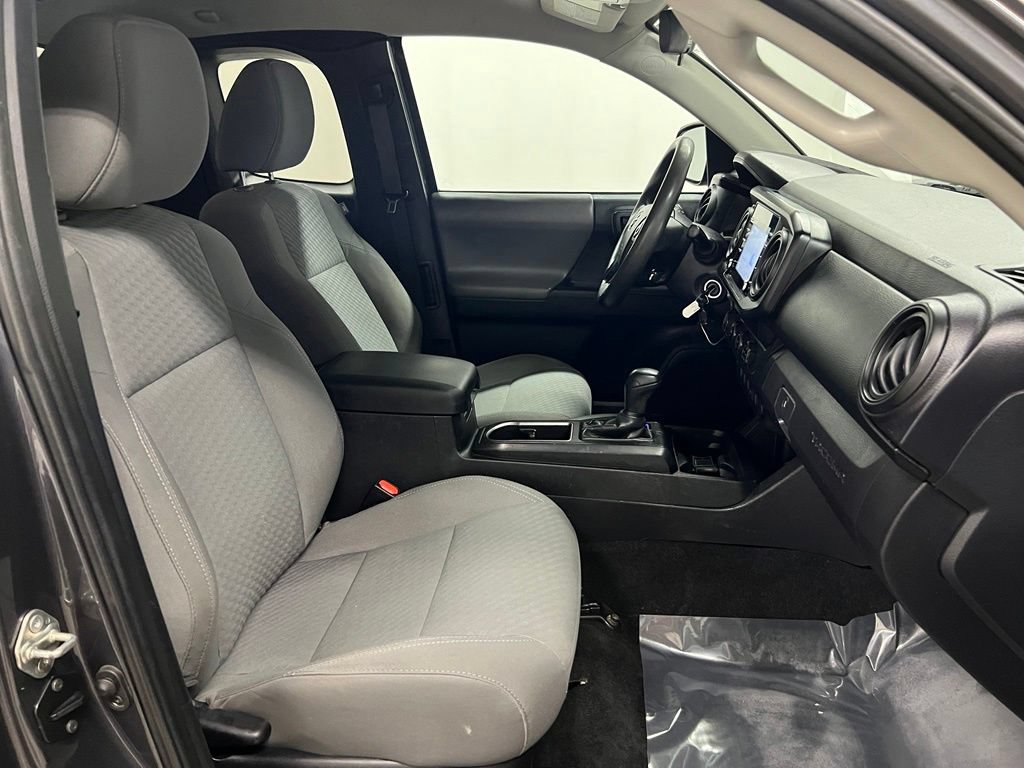 Used 2020 Toyota Tacoma SR AWD/4WD image 33