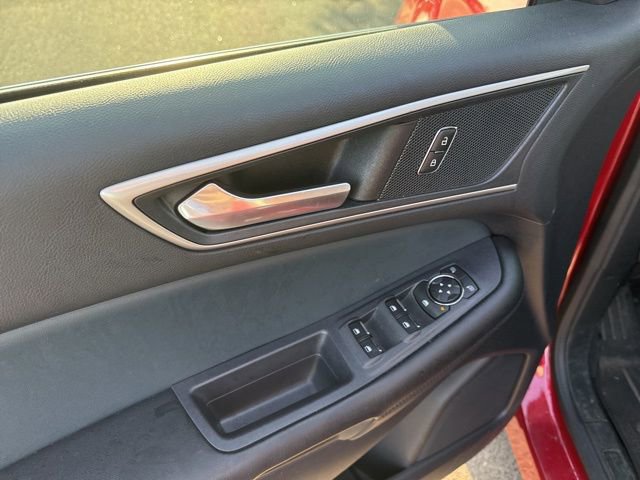 Used 2022 Ford Edge SEL w/ Sport Appearance Package image 9