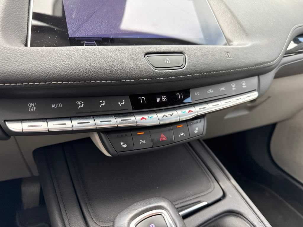 Used 2019 Cadillac XT4 Premium Luxury w/ Cold Weather Package AWD/4WD image 17