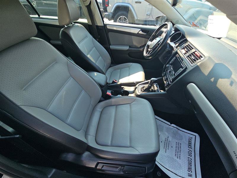 Used 2015 Volkswagen Jetta SEL Premium FWD image 16
