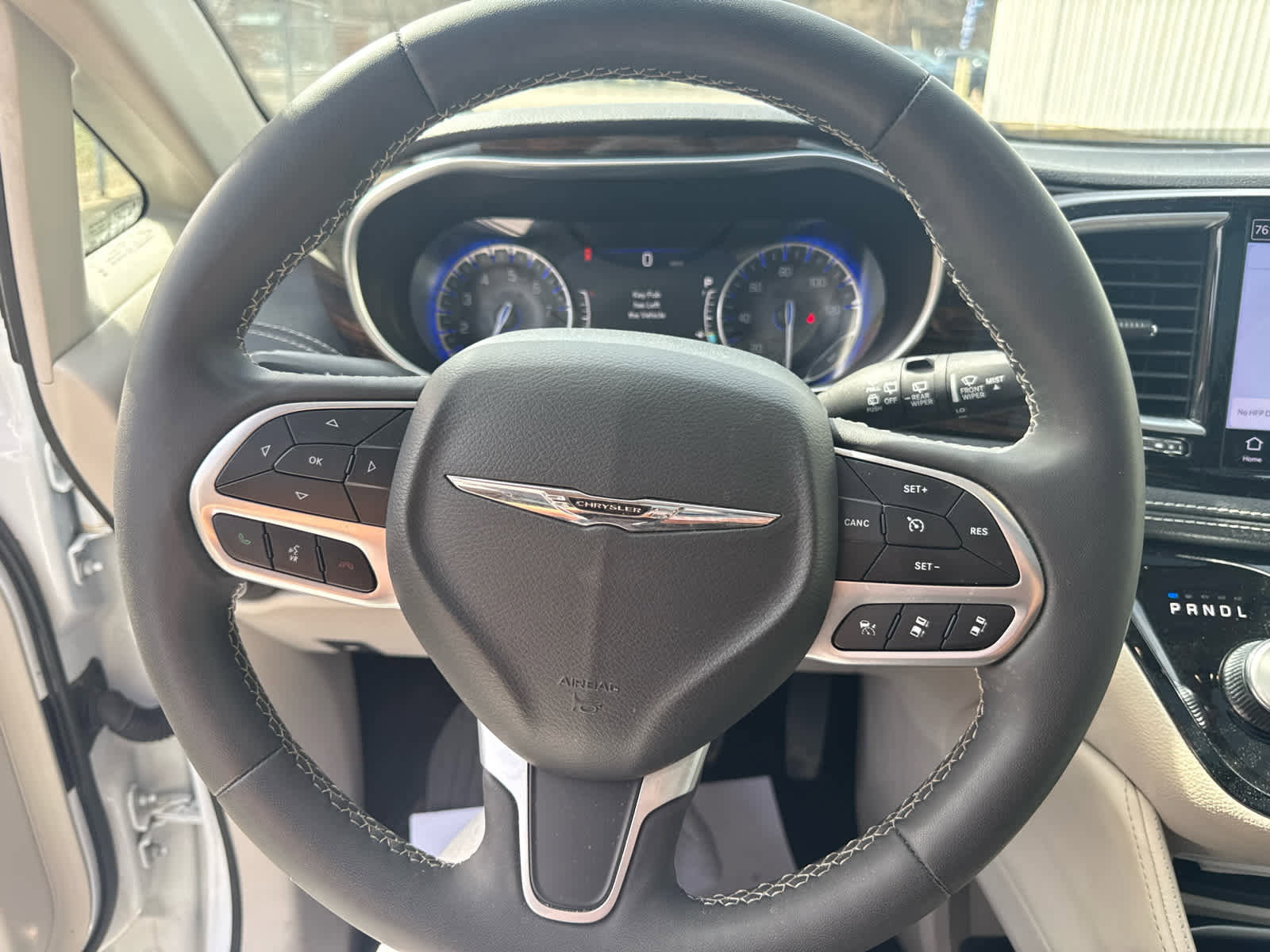 Used 2024 Chrysler Pacifica Limited image 19