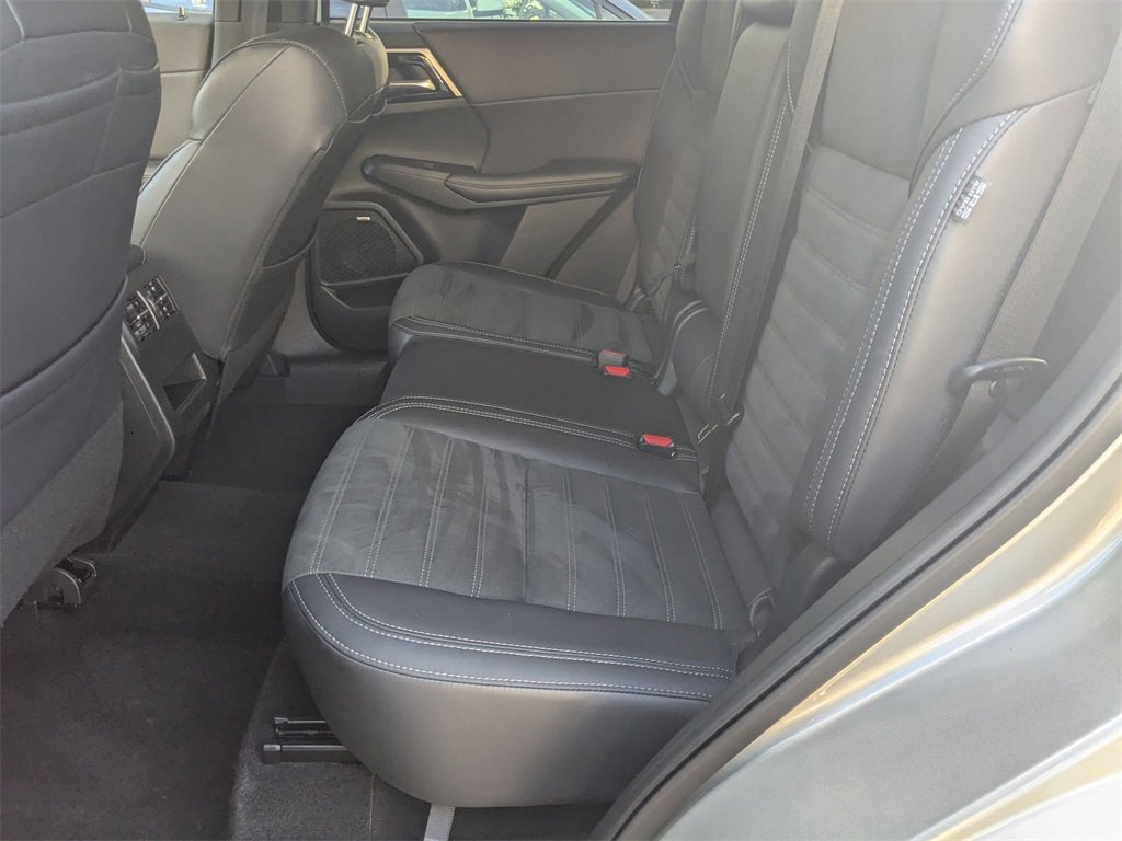 Used 2025 Mitsubishi Outlander SE image 22