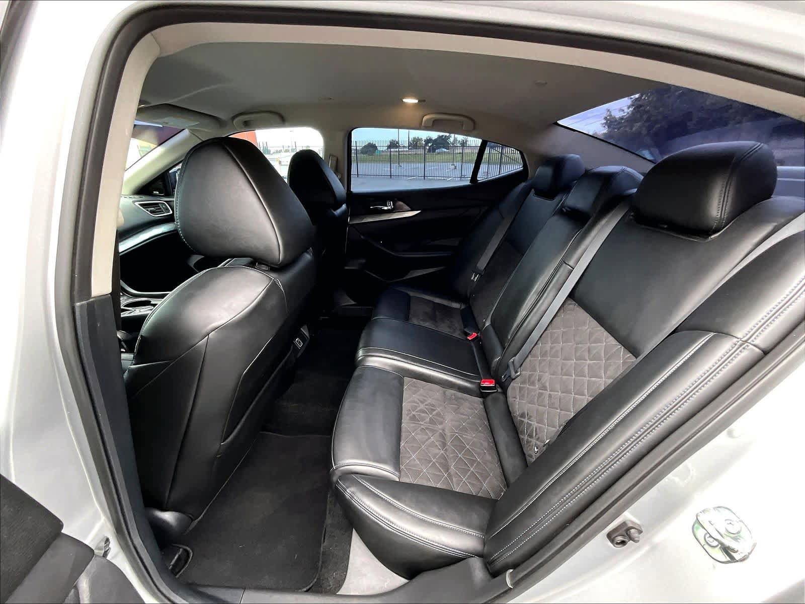 Used 2018 Nissan Maxima SR FWD image 29