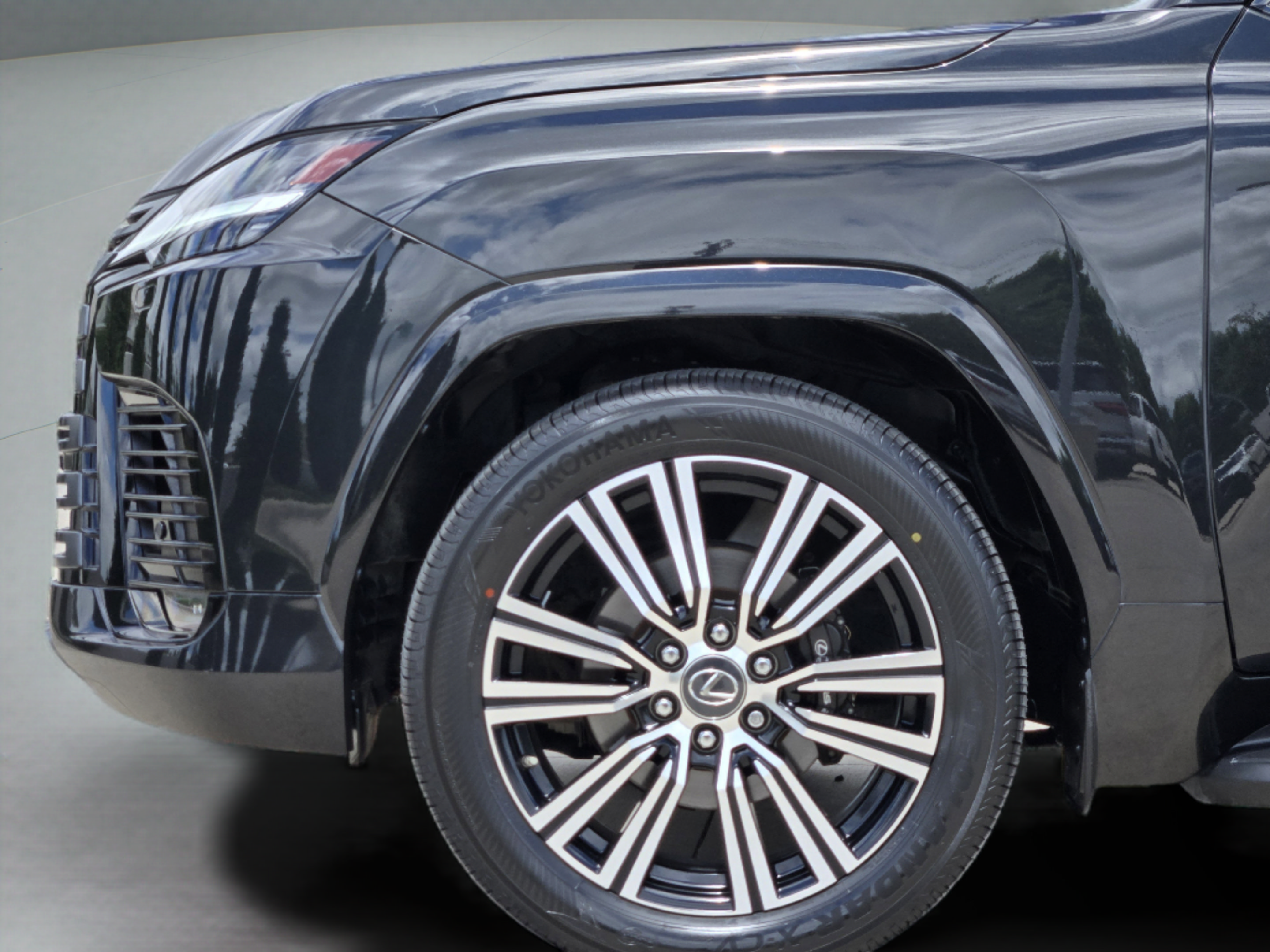 Used 2023 Lexus LX 600 4WD w/ Appearance Package image 40