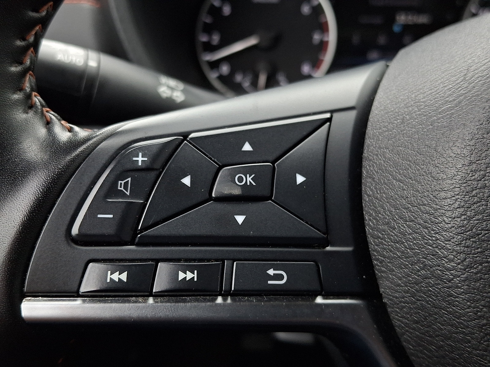 Used 2025 Nissan Sentra SR FWD image 18