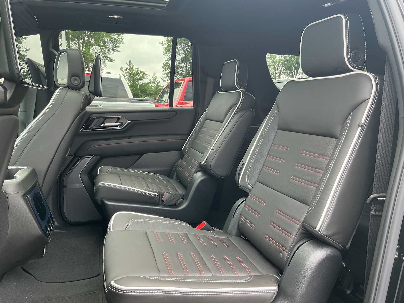 New 2026 GMC Yukon XL AT4 Ultimate AWD/4WD image 23