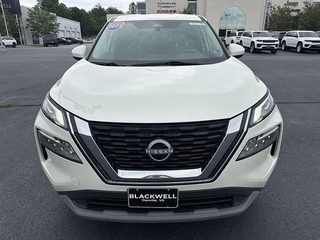 Used 2023 Nissan Rogue SV FWD image 2