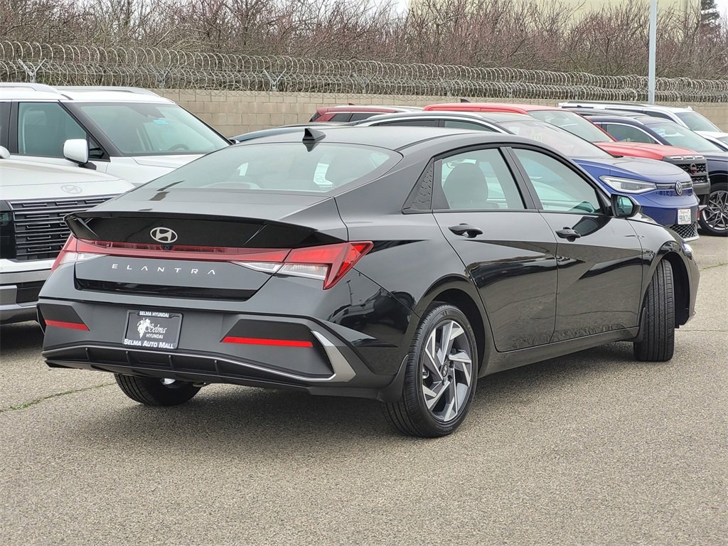 New 2025 Hyundai Elantra Sport image 4