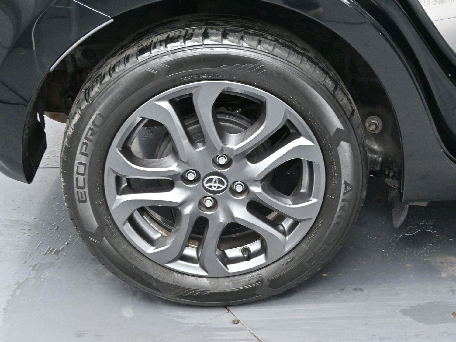 Used 2020 Toyota Yaris LE image 31