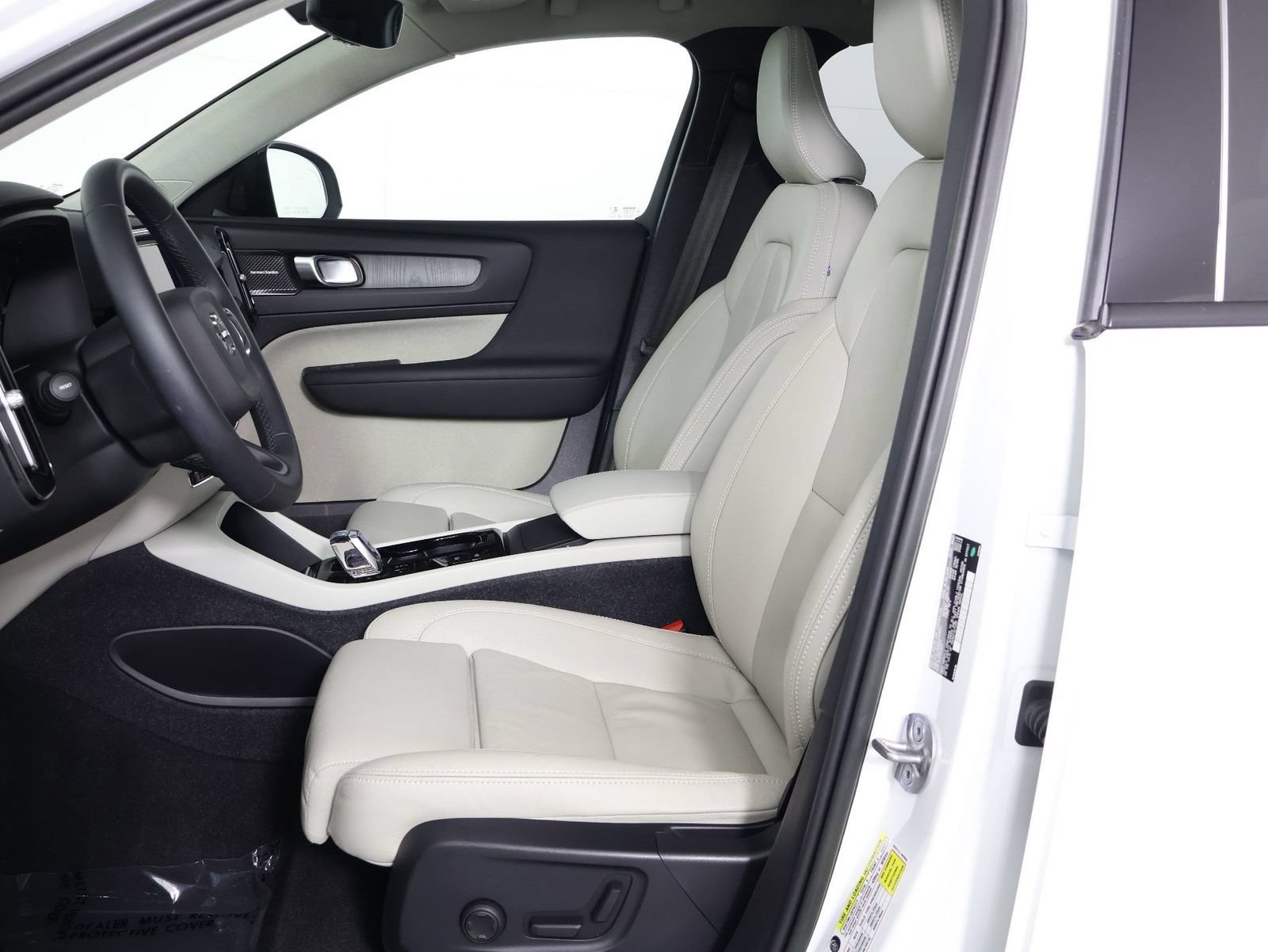 Used 2023 Volvo XC40 B5 Ultimate w/ Climate Package AWD/4WD image 31