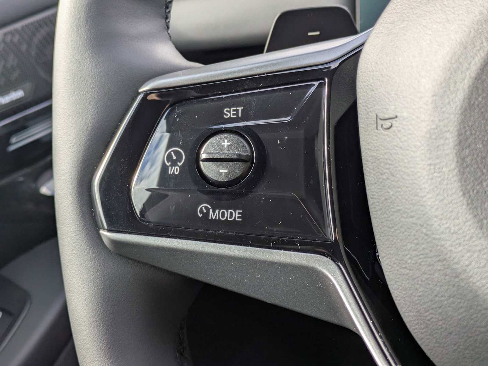 Used 2025 BMW 530i xDrive w/ Premium Package AWD/4WD image 25