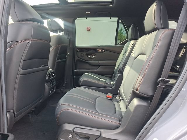 Certified 2025 Honda Pilot TrailSport image 10