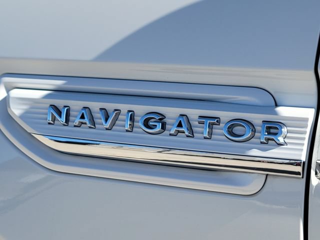 Certified 2023 Lincoln Navigator Reserve w/ Monochromatic Package AWD/4WD image 15