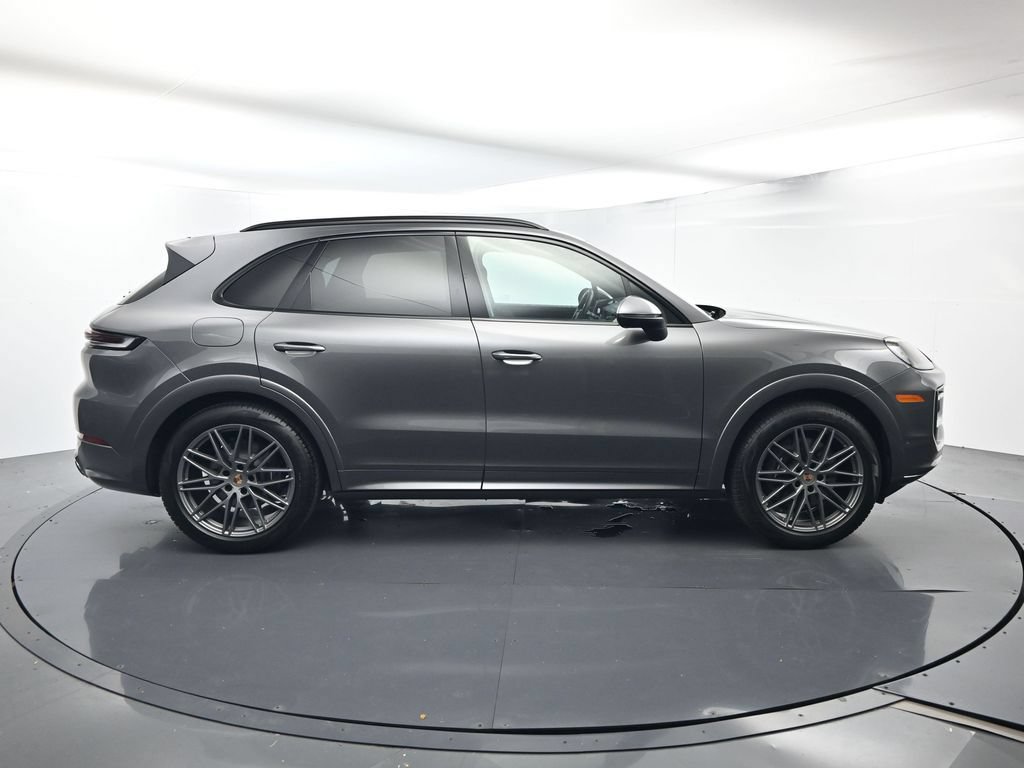 Certified 2025 Porsche Cayenne AWD/4WD image 16