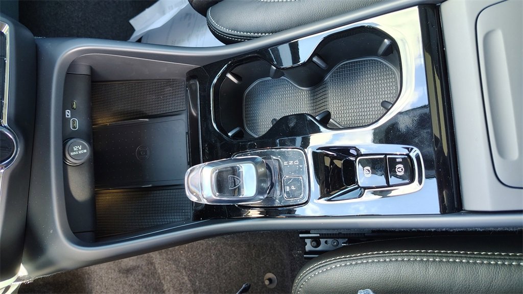 New 2026 Volvo XC40 B5 Plus w/ Protection Package Premier image 21