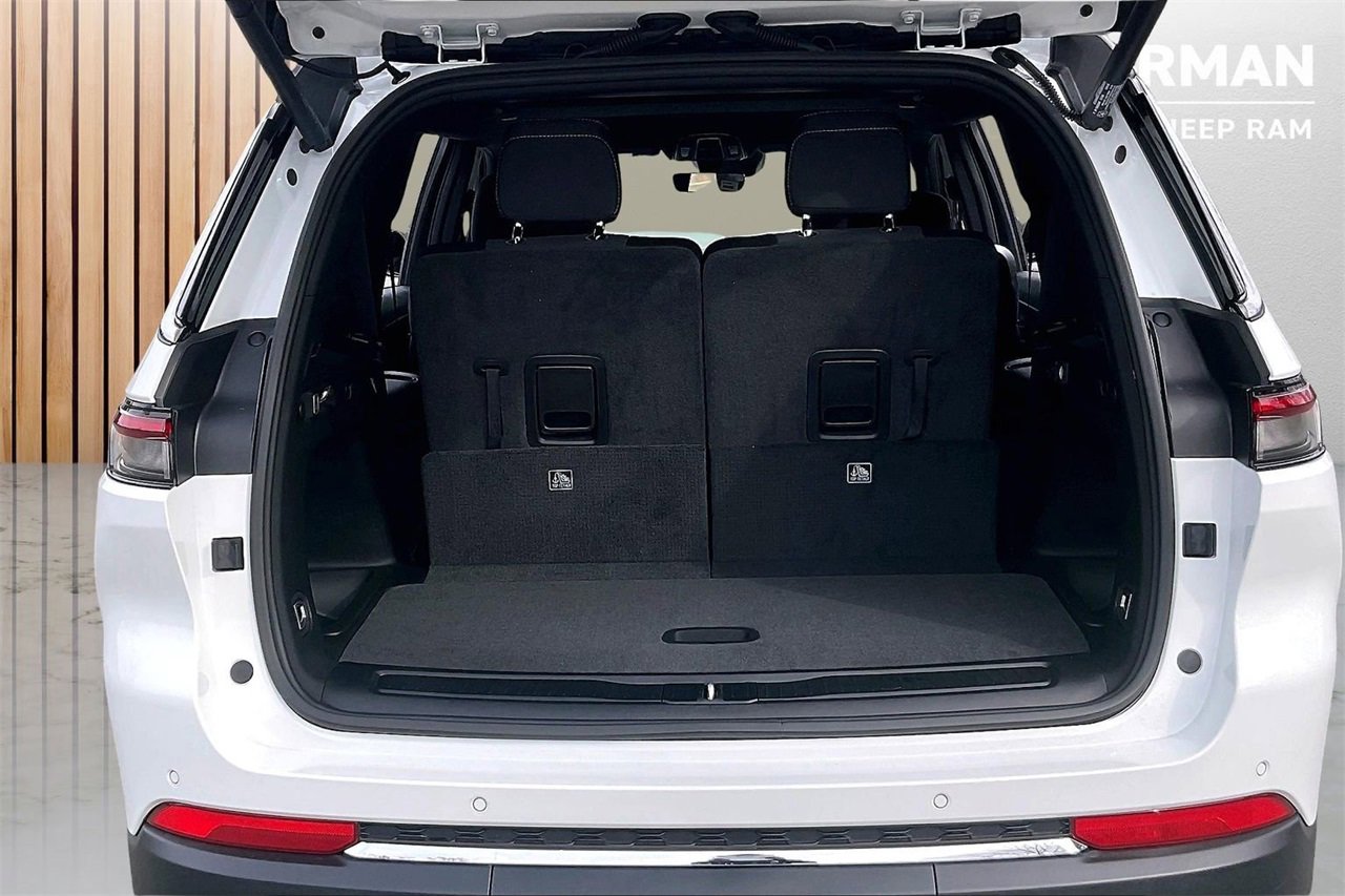 New 2025 Jeep Grand Cherokee L Laredo w/ Luxury Tech Group I image 25