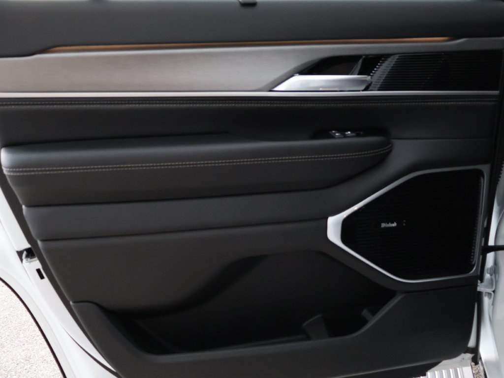 New 2026 Jeep Grand Wagoneer Limited AWD/4WD image 17