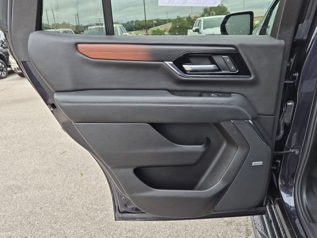 Certified 2025 GMC Yukon Denali RWD image 32