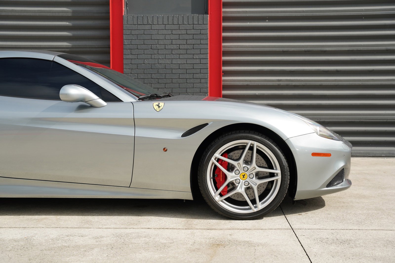 Used 2016 Ferrari California T image 6