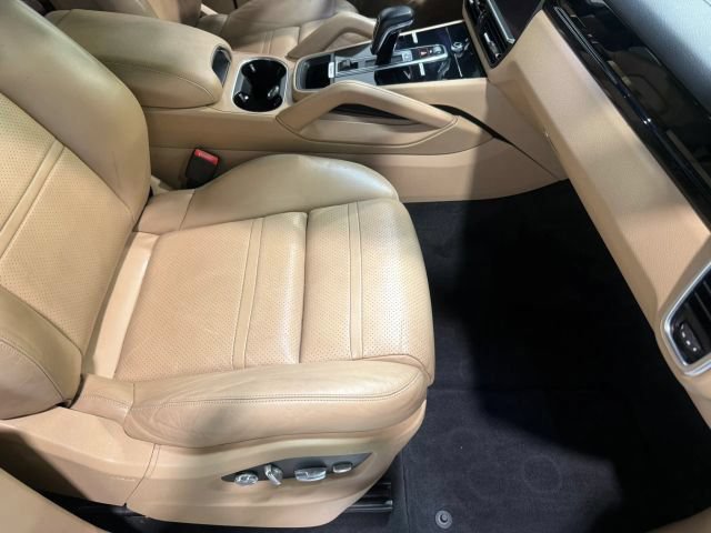 Used 2019 Porsche Cayenne AWD/4WD image 29