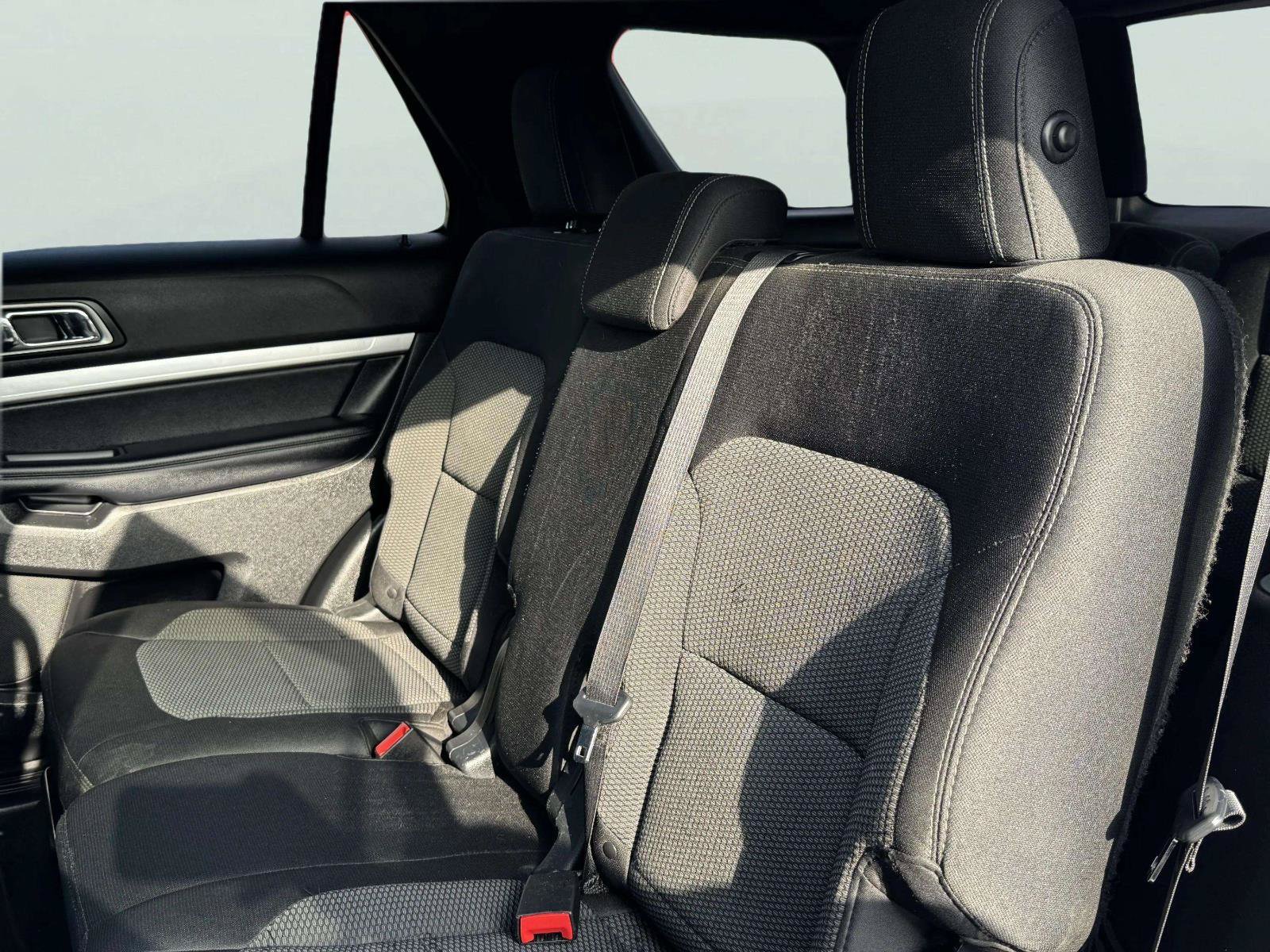 Used 2017 Ford Explorer XLT FWD image 28