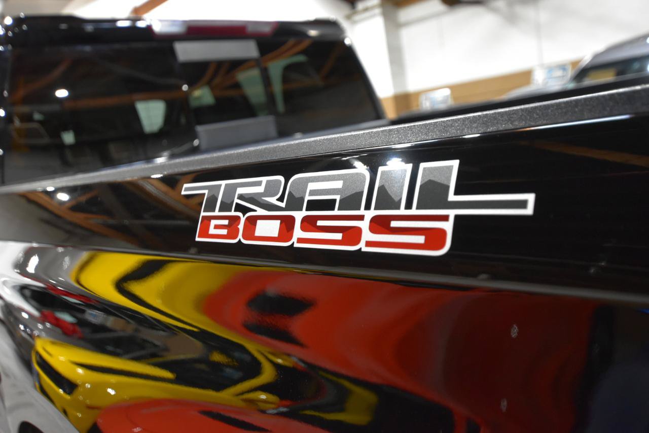 Used 2024 Chevrolet Silverado 1500 LT Trail Boss w/ Convenience Package II AWD/4WD image 15